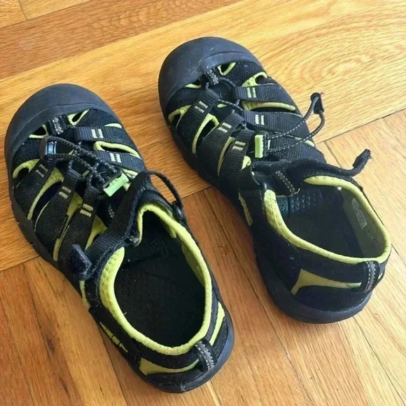 Kids Keen Newport H2 water shoes size youth 5. - Picture 2 of 4